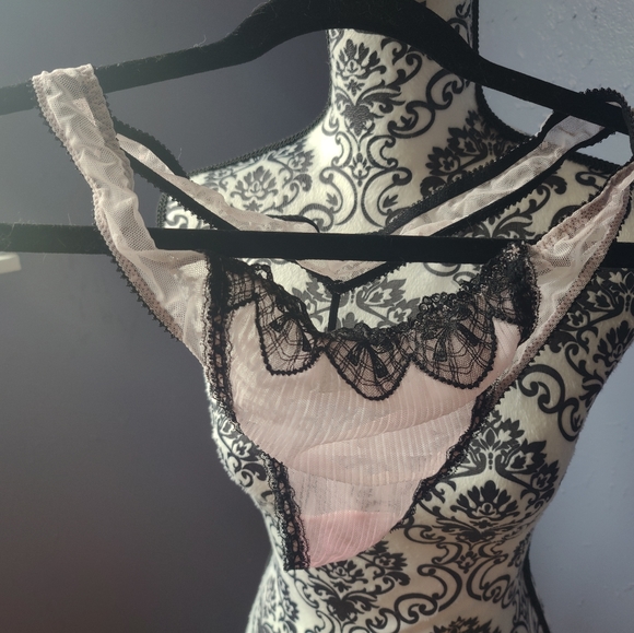 3 Piece Pink Scalloped Lingerie Set NWT - Picture 4 of 9